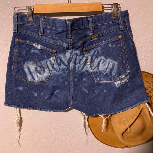 Wrangler on my Booty - Picture 1 of 2